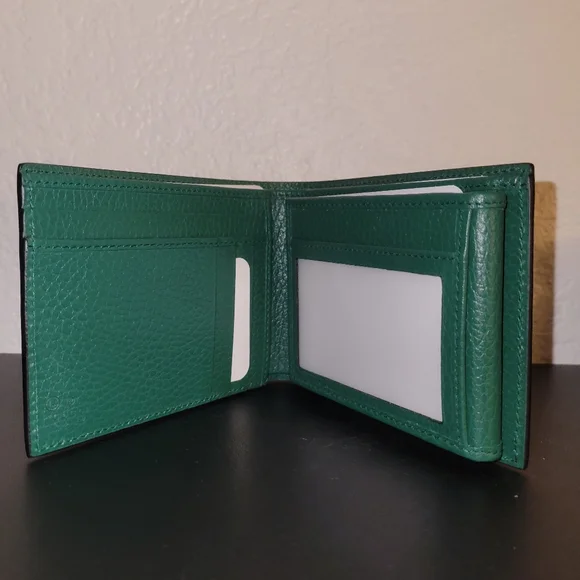 ①GUCCI Tri-Fold Wallet Interlocking G Interlocking GG Gucci Black Trifold Wallet with Green Interior